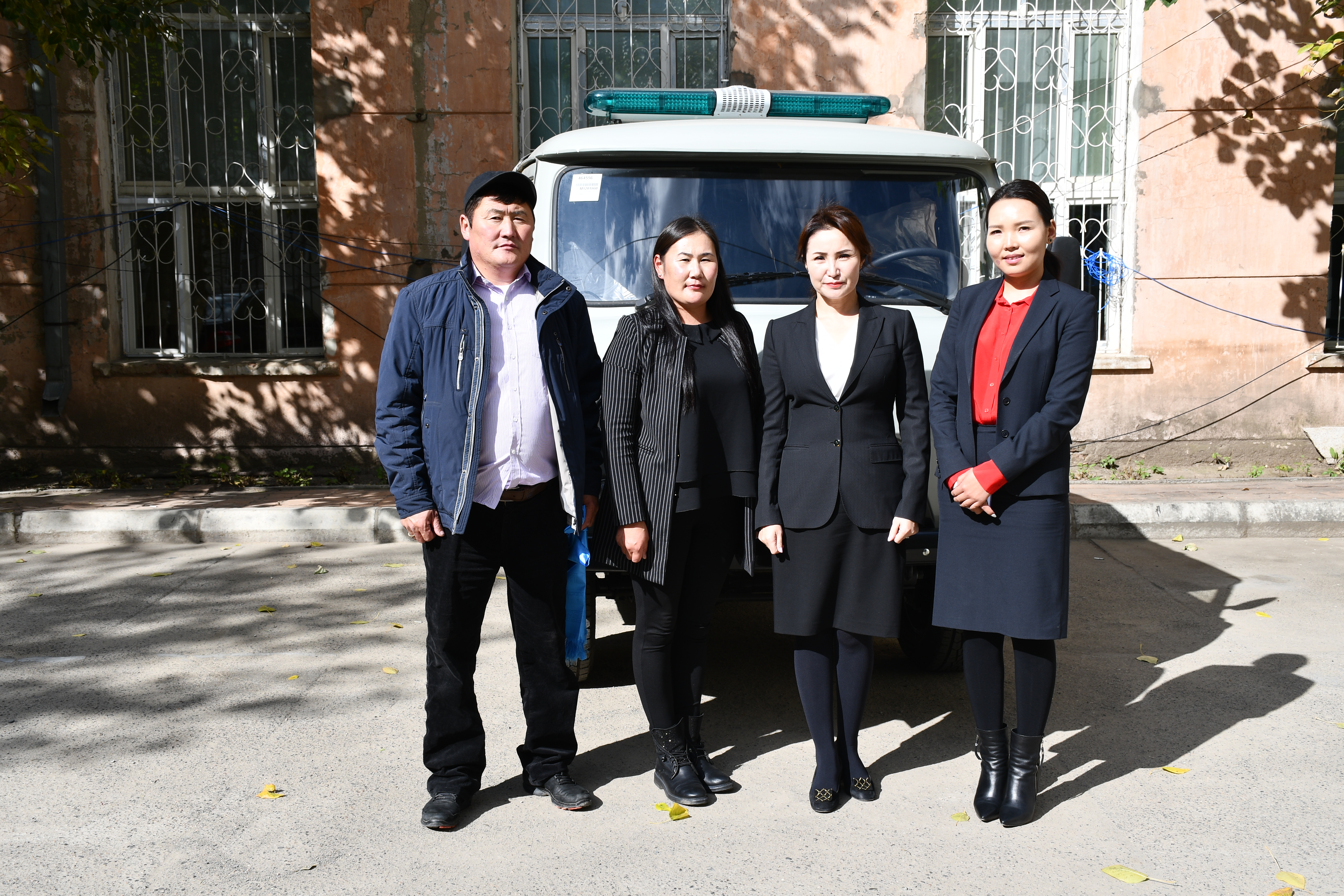 Түргэн тусламжийн машин хүлээлгэн өглөө