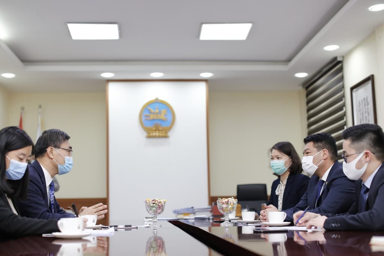 Эрүүл мэндийн сайд С.Энхболд БНХАУ-аас Монгол Улсад суугаа Онц бөгөөд бүрэн эрхт Элчин сайд ноён Цай Вэньруйг хүлээн авч уулзлаа