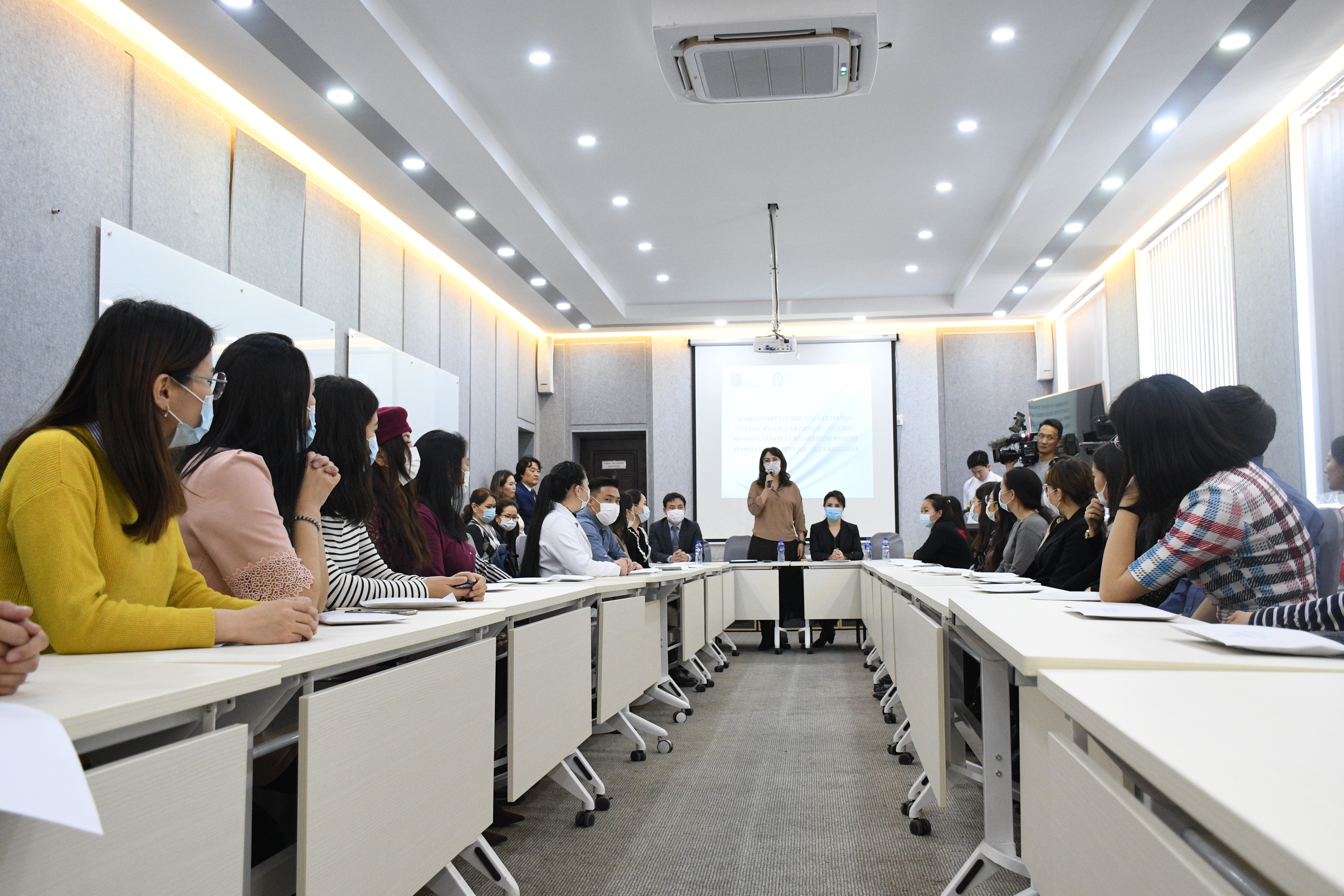 Эх нутгаа зорин ирсэн 27000 иргэнийг  тусгаарлах байранд 705 резидент эмч үүрэг гүйцэтгээд байна