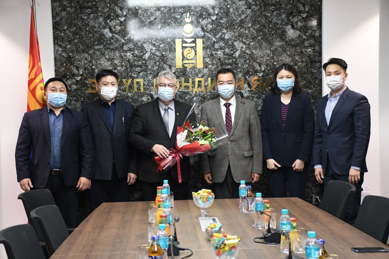 ДЭЛХИЙН ЭРҮҮЛ МЭНДИЙН БАЙГУУЛЛАГЫН СУУРИН ТӨЛӨӨЛӨГЧ ДР. СЕРГЕЙ ДИОРДИЦАД БАЯР ХҮРГЭВ