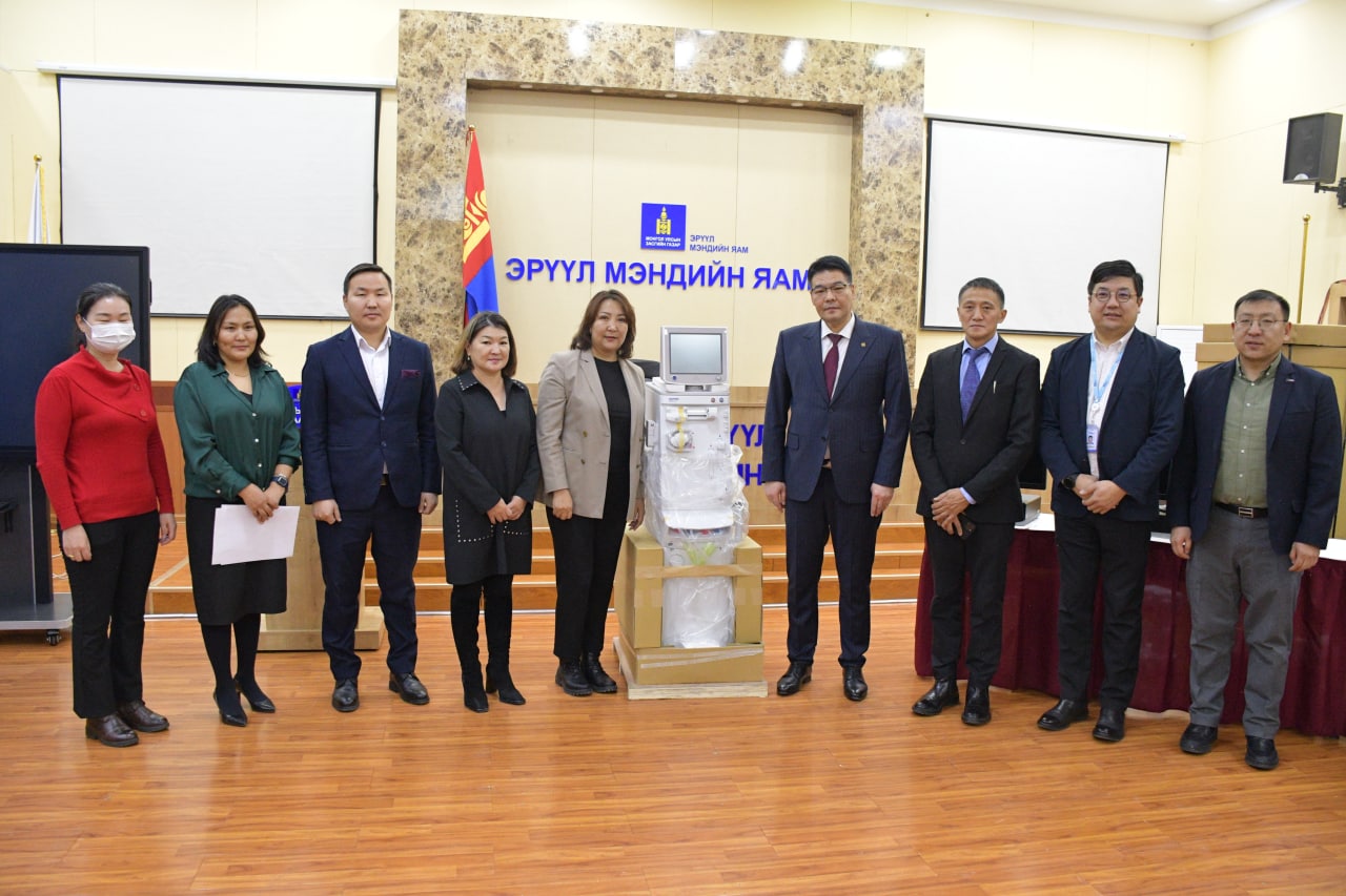 Эрүүл мэндийн яам орон нутгуудыг  бөөрний гемодиализийн аппаратаар хангах ажлыг хийж байна